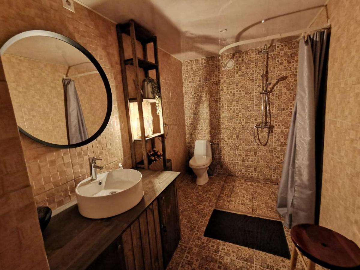 Viesu Maja Kalnaruski Ape Exteriér fotografie